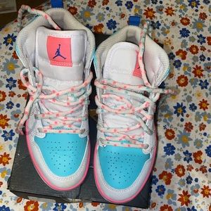 Little girls Jordan 1 mid